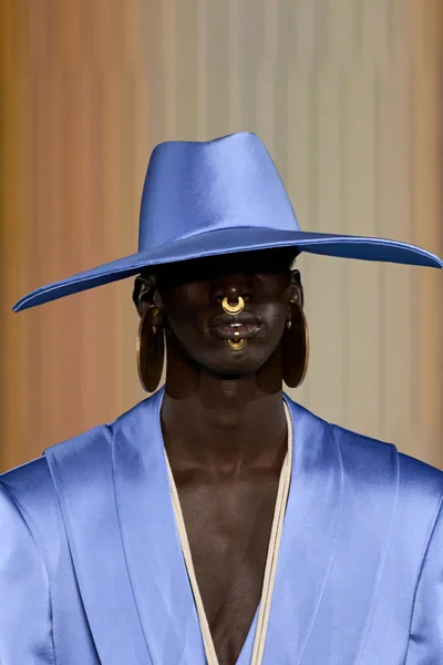 Look 200